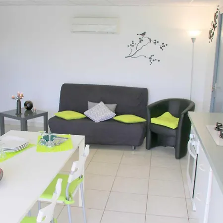 Nyaraló Julia Aussonne